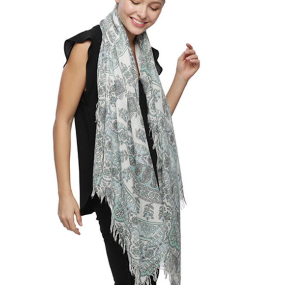 Green / 30% Cotton 70% Polyester / Paisley Floral - Picture 1 of 2